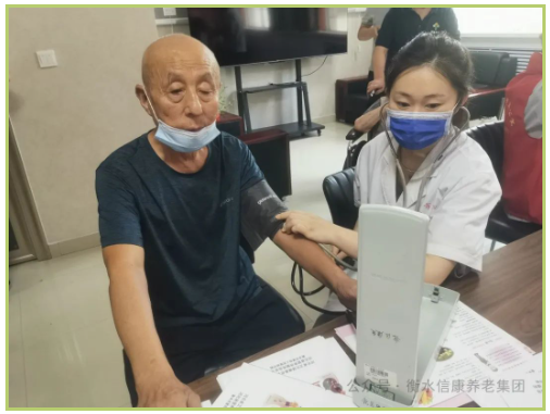 义诊进信康，温暖又健康