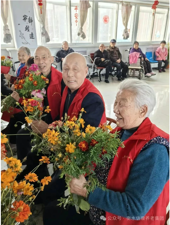 岁月留香，情暖重阳——信康养老插花活动温情绽放