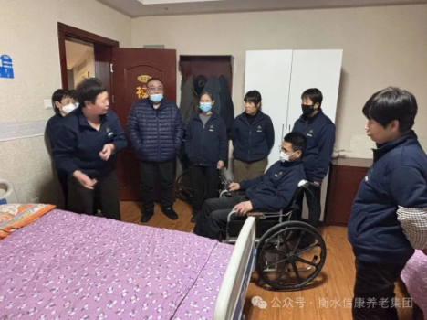 信康嘉园护理 ：轮椅安全转移