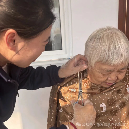 二月二龙抬头 | 院长亲手为长者理发：“您陪我长大，我陪您们变老”
