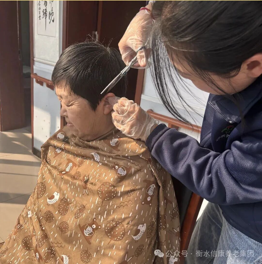 二月二龙抬头 | 院长亲手为长者理发：“您陪我长大，我陪您们变老”