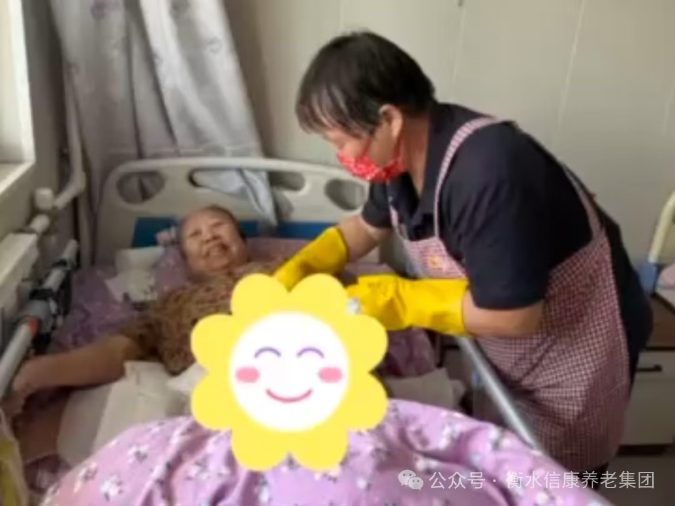 坚守不打烊，平凡劳动暖夕阳