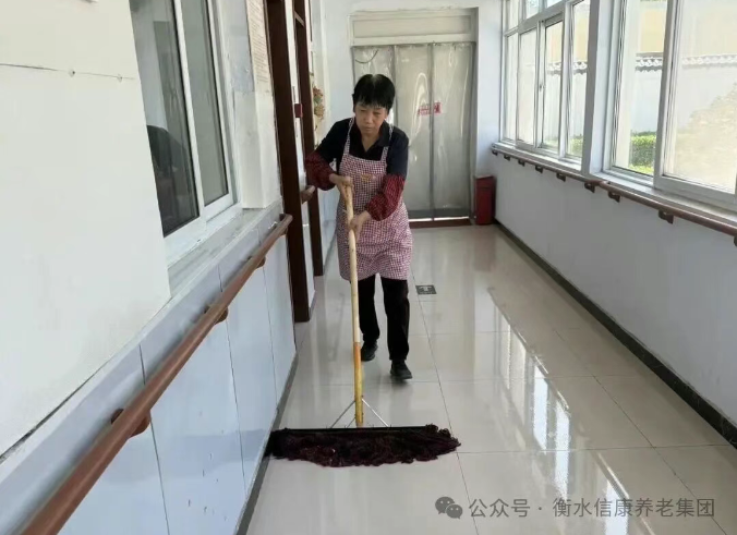 坚守不打烊，平凡劳动暖夕阳
